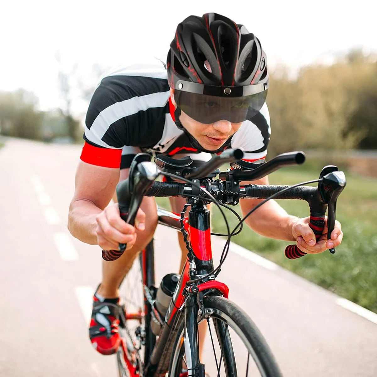 Casque de Sécurité de Cyclisme Ultraléger avec Visière - Idéal pour VTT et Route